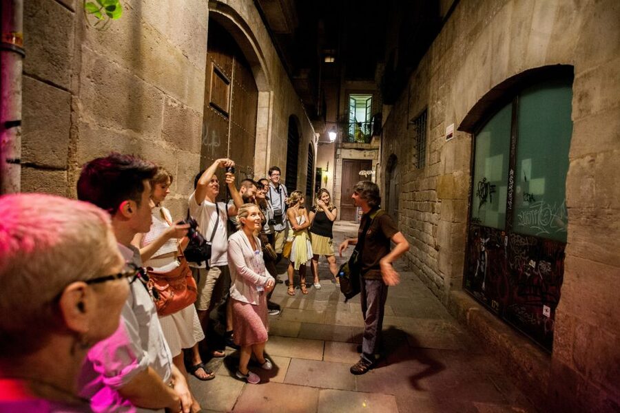 Barcelona: Dark History Night Walking Tour - Night timing, weather, and how to dress for a 2-hour walk