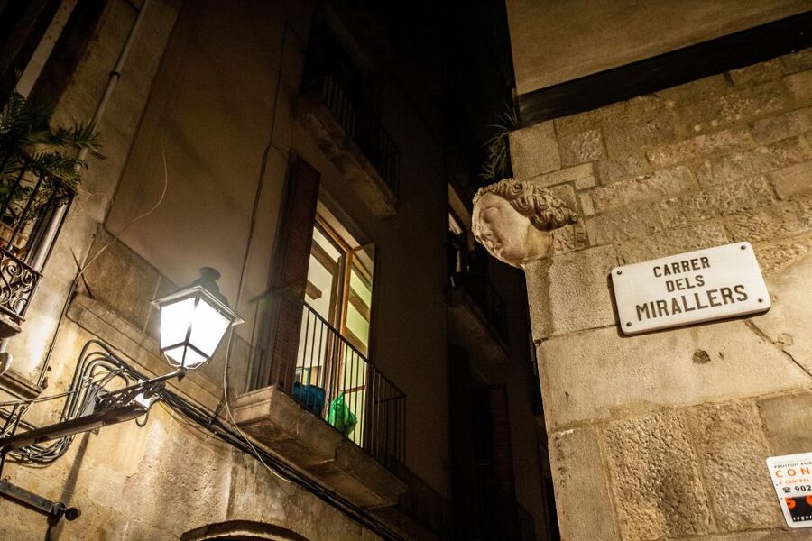 Barcelona: Dark History Night Walking Tour - Who should book this dark history Barcelona tour