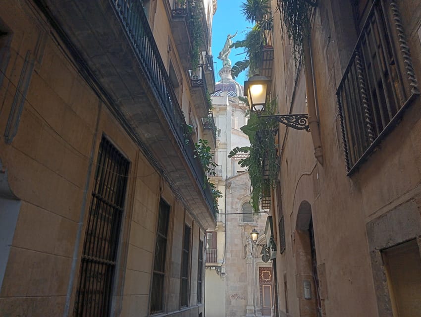 Barcelona: Dark, Strange & Curious Stories. - Dark Legends on Foot: What This 2.5-Hour Walk Really Delivers