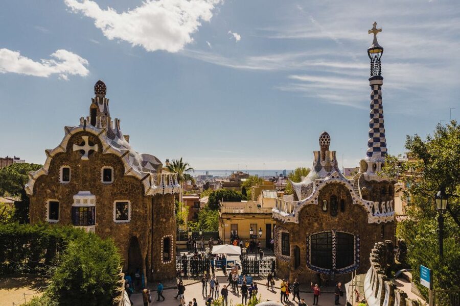 Barcelona: Discover Gaudí, Sagrada Familia, and Park Güell - Two start times that change your Gaudí story