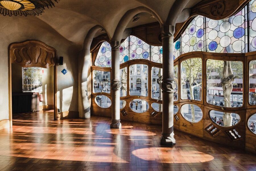 Barcelona: Discover Gaudí, Sagrada Familia, and Park Güell - Casa Batlló early: the quiet rooms and the tiny details