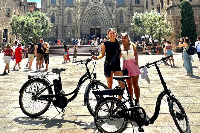 Barcelona E-Bike Photography Tour - Sagrada Família from the outside: a stop made for angles
