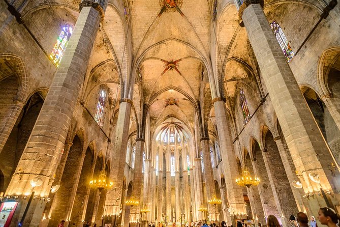 Barcelona e-Bike Tour: Gaudí & Old Town Small Group - Parc de la Ciutadella and the 1888 Expo Arch