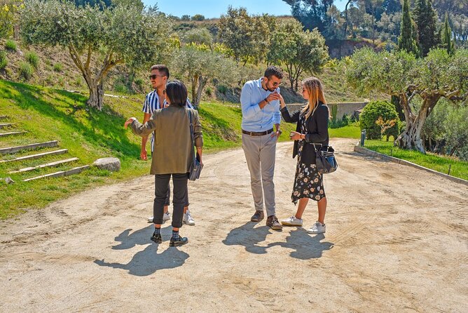 Barcelona eBike Beach Private Tour to Vineyards & Picnic - From Plaça Sant Jaume to the ride-out energy