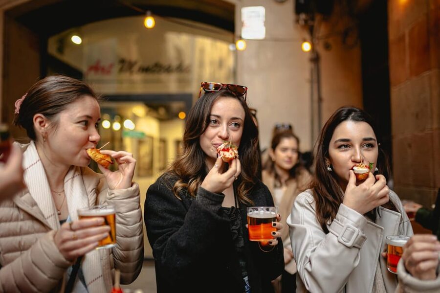 Barcelona: El Born Food Walking Tour with Tapas and Drinks - The Tapas and Drinks Plan: Why Nine Bites Feels Like a Meal