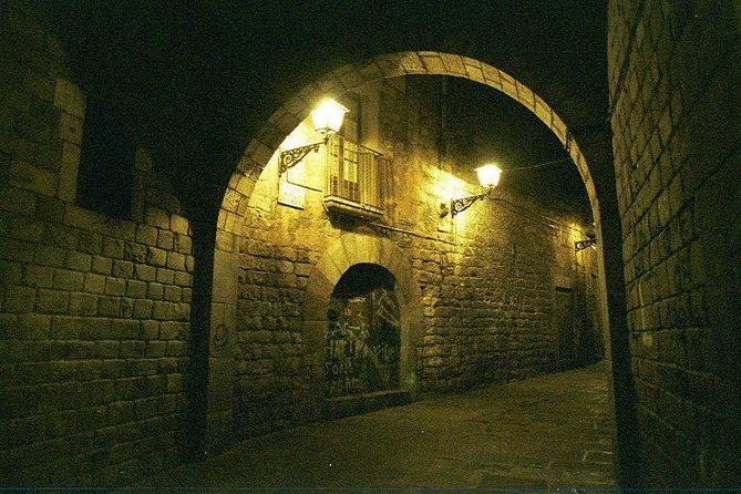 Barcelona: El Born Ghost Walking Tour - Santa Caterina Market: seeing everyday life with dark eyes