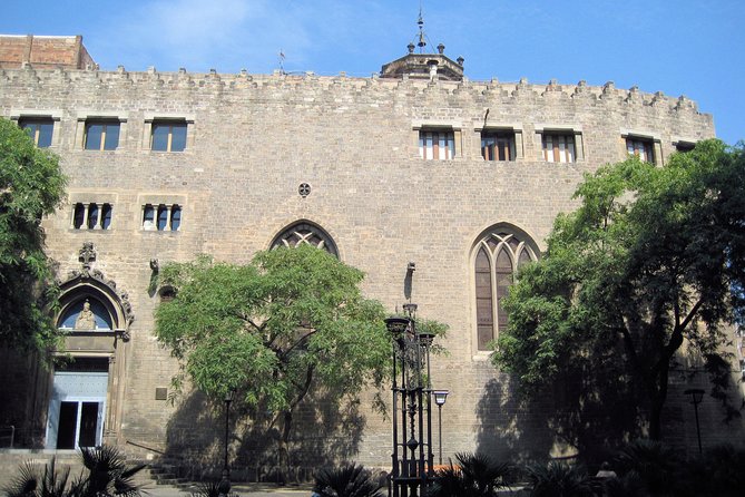 Barcelona: El Born Ghost Walking Tour - Santa Maria del Mar: the Gothic stop that changes your sense of place