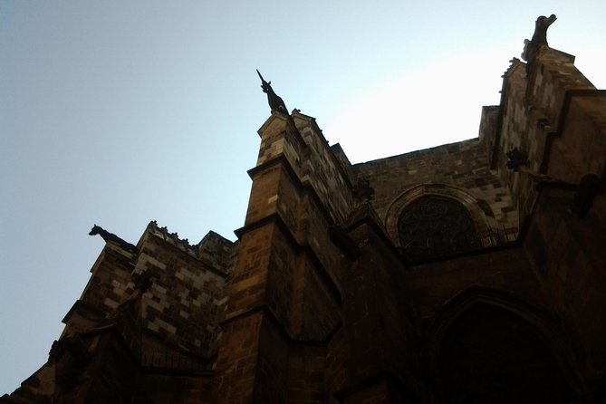 Barcelona: El Born Ghost Walking Tour - English vs Spanish delivery: the one factor that can change everything