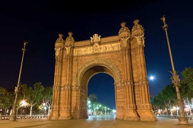 Barcelona: El Born Ghost Walking Tour - From Arc de Triomf to Plaça de Sant Pere: the tour’s opening tone