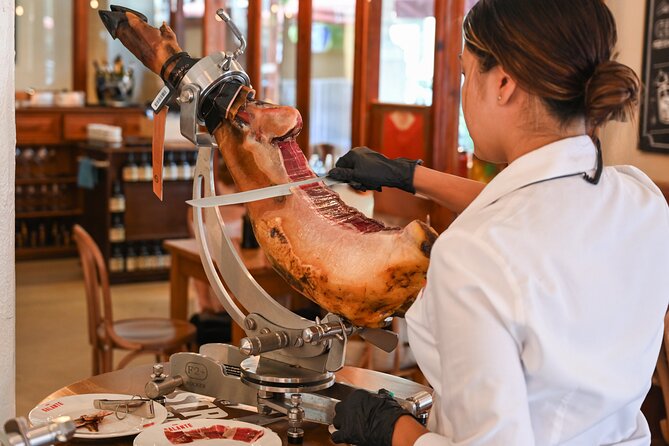 Barcelona El Born Tapas and Wine Tour with Guide - Practical tips for this tapas and wine walk