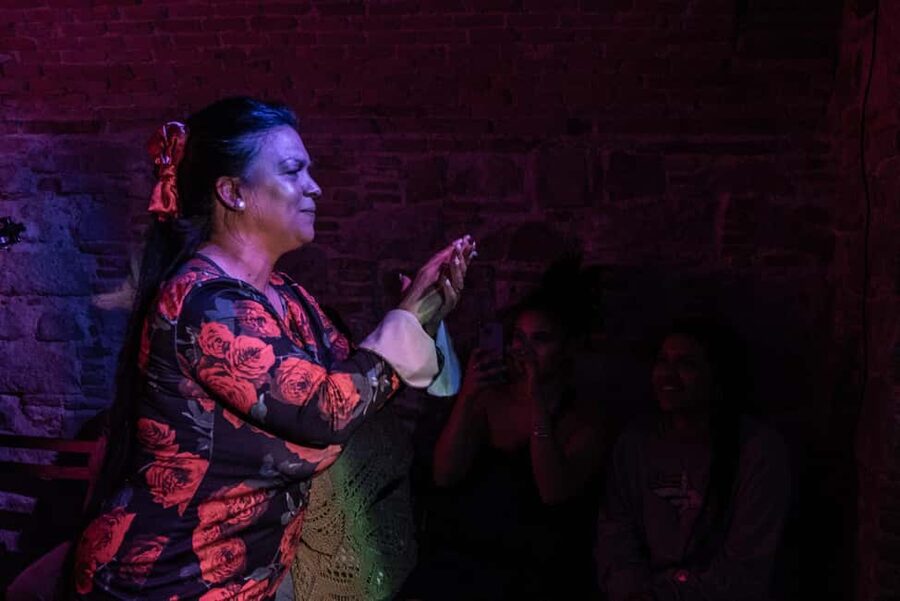 Barcelona: Espectáculo de Flamenco íntimo en Las Brujas - Location: how to get there without stress (Metro Jaume and Barceloneta)