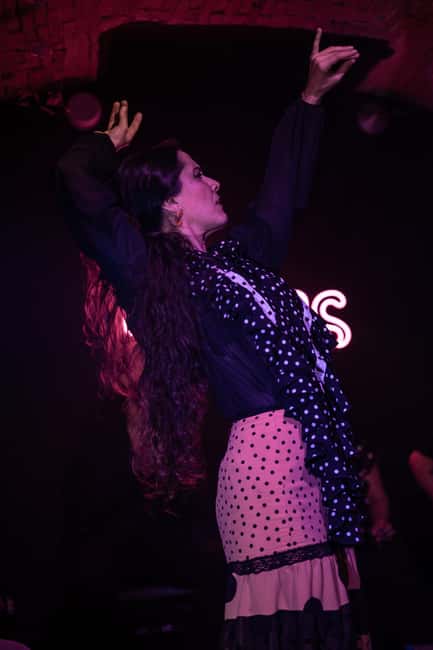 Barcelona: Espectáculo de Flamenco íntimo en Las Brujas - Practical etiquette so your night stays smooth