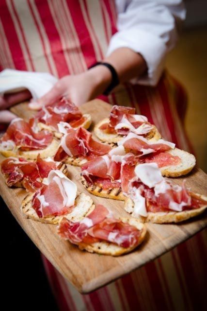 Barcelona: Evening Walking Tour in the Gaudi Area with Tapas - Why an evening tapas walk beats a random bar-hunt