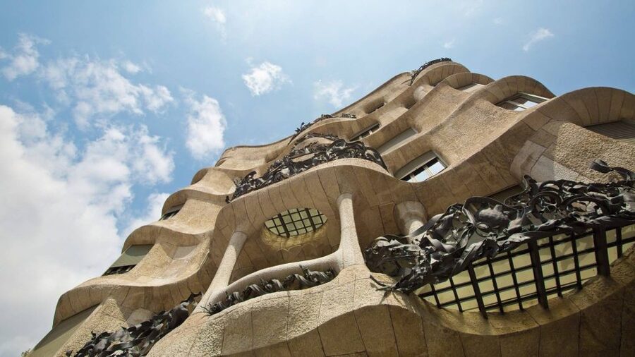 Barcelona: Evening Walking Tour in the Gaudi Area with Tapas - Stop 1: a historic bodega for classic Catalan tastes