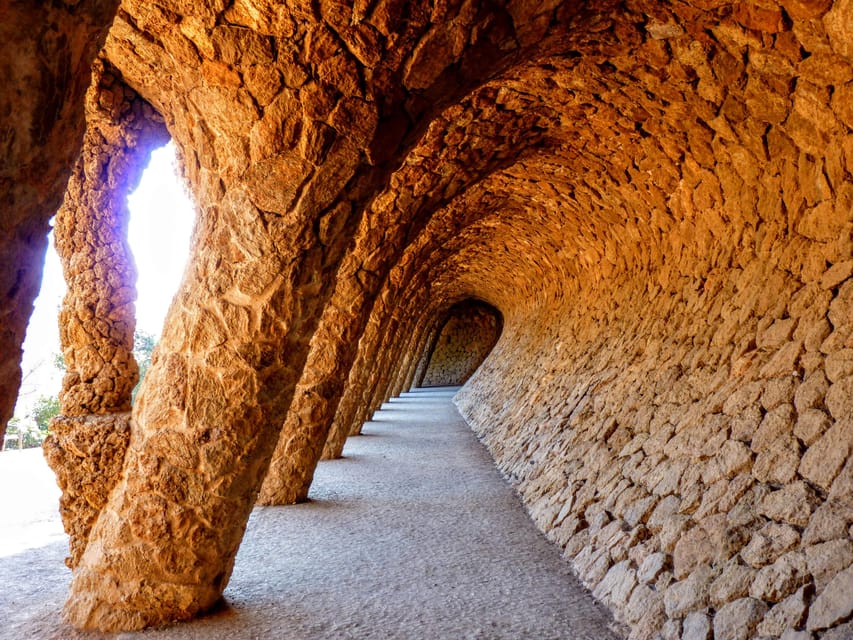 Barcelona: Exclusive Park Güell Private Guided Tour - Language choice: pick the one that keeps you engaged