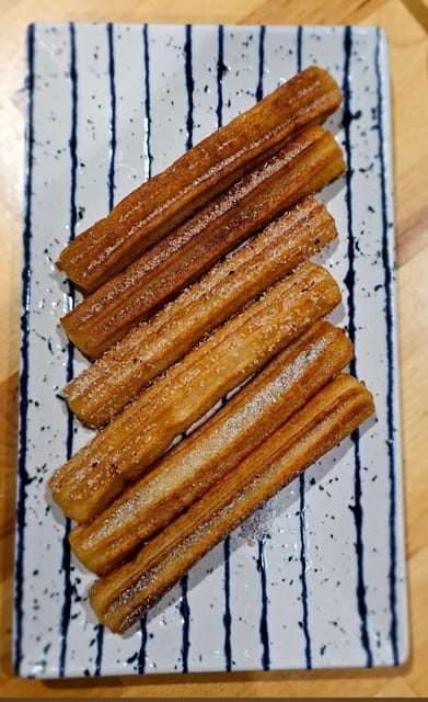 Barcelona: Experience the Best Churros with Hot Chocolate - What you actually get: six churros plus a big cup of hot chocolate