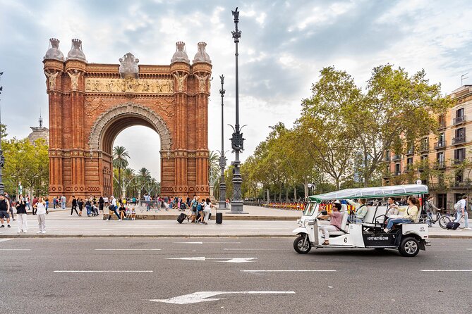 Barcelona Expert Plus Tour with Local Guide in Eco Tuk Tuk Private - Time choices and how they shape what you actually see