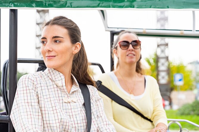 Barcelona Expert Tour with Local Guide in Eco Tuk Tuk Private - Ciutadella Park and Arc de Triomf: a calm break with history cues
