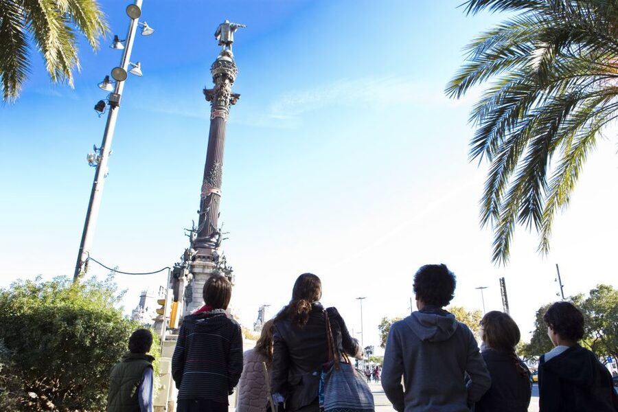 Barcelona: Family Tour in the Footsteps of Columbus - Casa Xifré: an ornate façade that kids can actually read