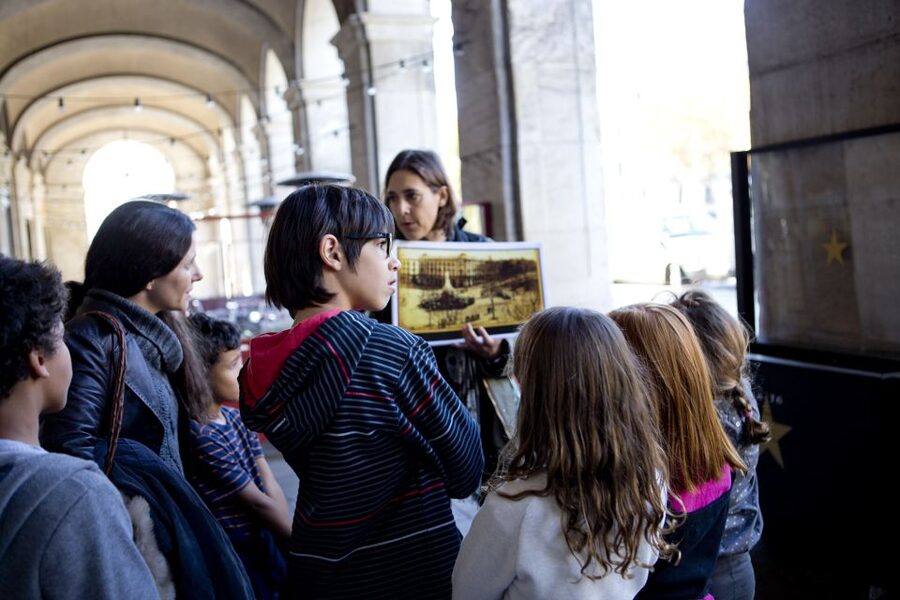 Barcelona: Family Tour in the Footsteps of Columbus - Meeting point: the Museu Marítim inner courtyard