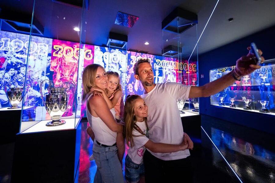 Barcelona: FC Barcelona Museum Total Experience Pass - The digital audio guide: how you make the story click