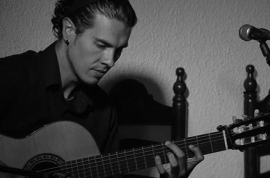 Barcelona: Flamenco at El Patio Andaluz with Optional Dinner - The experience vibe: small room energy, friendly performers