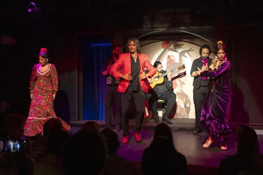 Barcelona: Flamenco Show with Drink Option at La Rambla - Drinks and the bar setup: how the included drink really works