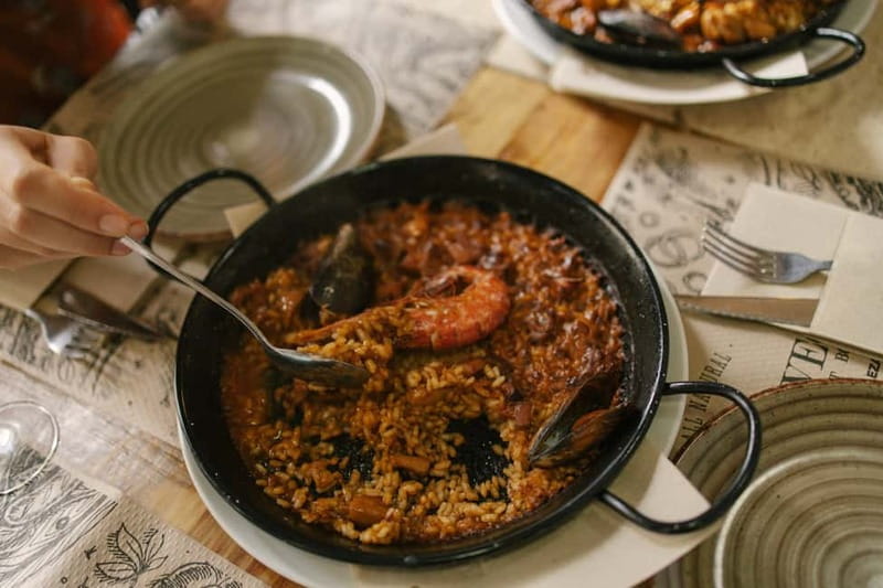 Barcelona: Food Walking Tour with Tapas and Wine - Tasting your way through Barcelona, without the guesswork