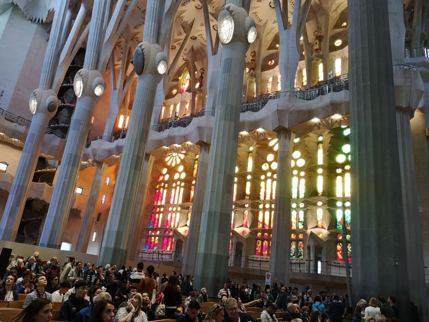 Barcelona: Foodie Walking Tour with Sagrada Familia Tickets - Practical tips: how to get the most out of the 5 hours