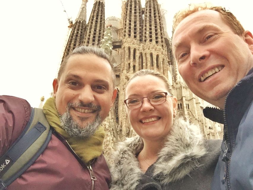 Barcelona: Foodie Walking Tour with Sagrada Familia Tickets - Blai 9 to La Esquinita de Blai to O’To(x)o: how the walk stays worth it
