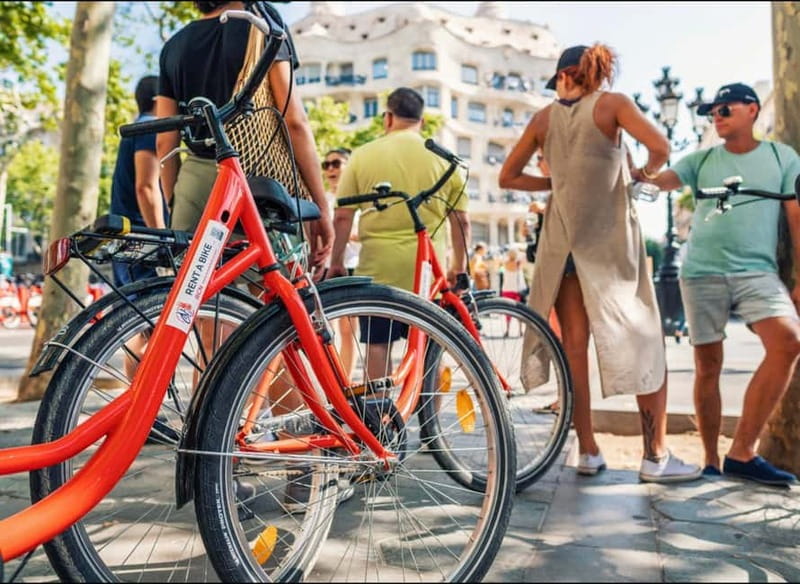 Barcelona: Full-Day Bike/E-Bike Rental with Helmet and Lock - Your full-day bike plan: how to pace 10:00–19:00