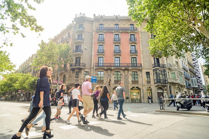 Barcelona Gaudi and Sagrada Familia Tour - Sagrada Familia Stop: Symbolism You Can Actually Use