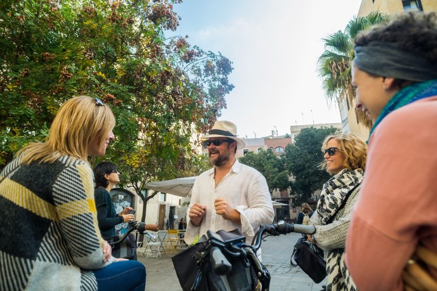 barcelona: Gaudi Highlights eBike tour - Guides, safety, and the small details that make it feel easy