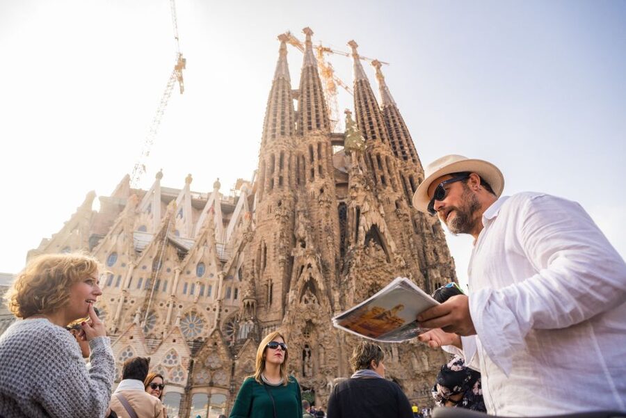 barcelona: Gaudi Highlights eBike tour - Getting your bearings fast with an eBike