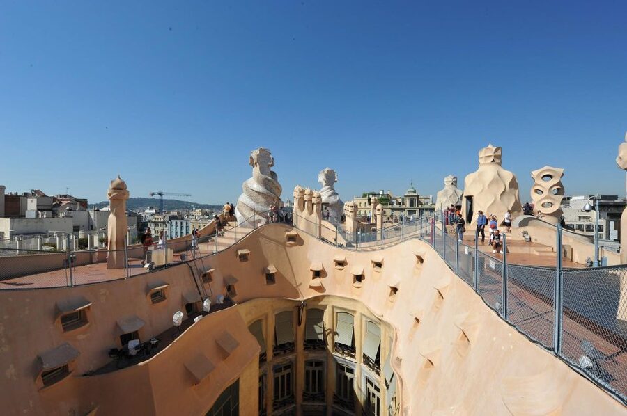 Barcelona: Gaudí Houses & Sagrada Familia Tour - Key things that make this tour work