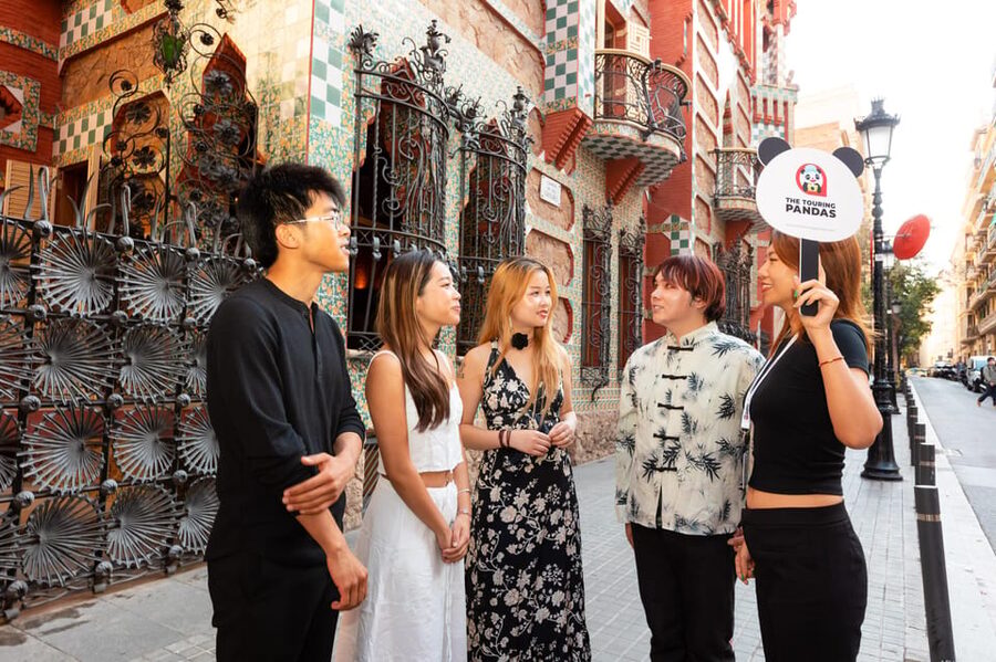 Barcelona: Gaudí Houses & Sagrada Familia Tour - From Gràcia to Eixample: where Barcelona’s modern style starts making sense