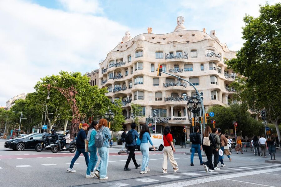 Barcelona: Gaudí Houses & Sagrada Familia Tour - Casa Batlló: the marine-inspired facade, plus the key interior rooms