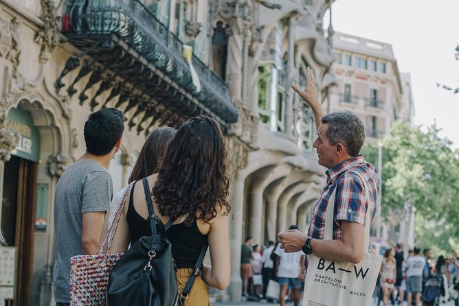 Barcelona & Gaudi. Regular Tour - Casa Calvet: comparing styles without leaving the block
