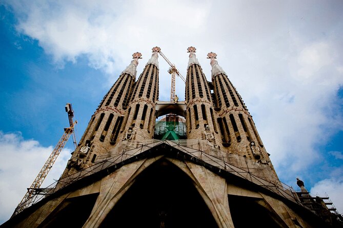 Barcelona: Gaudí, Tapa, Drink & Hidden Architectural Gems - Hospital de Sant Pau: UNESCO-listed Modernism, seen the right way from the outside