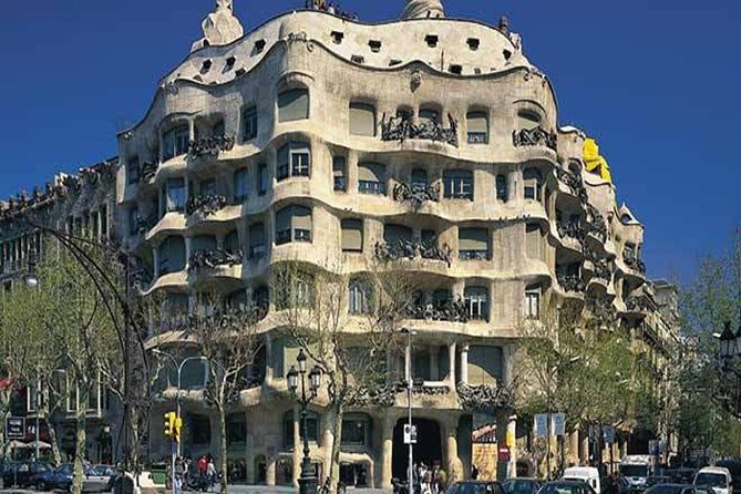 Barcelona Gaudi Tour: Sagrada Familia, Casa Batllo & Casa Mila - A private Gaudí day with pickup that actually saves time
