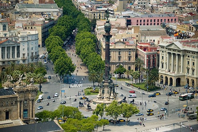 Barcelona Gaudi Tour: Sagrada Familia, Casa Batllo & Casa Mila - The panoramic orientation stop: a calm way to start the day