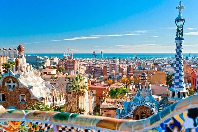 Barcelona Gaudi Tour: Sagrada Familia, Casa Batllo & Casa Mila - Pace, language, and the group-size/guide detail that matters