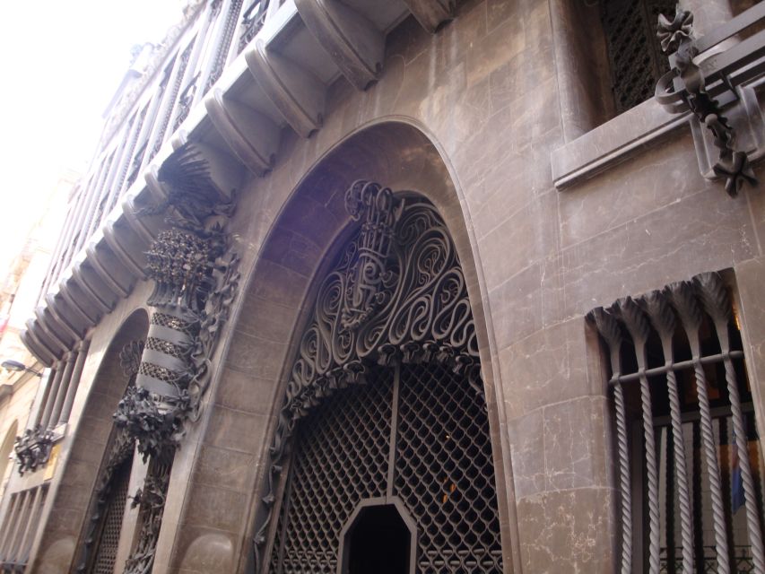 Barcelona: German City Tour from Gaudí's Perspective - Price and Value: Is $294 Worth It?