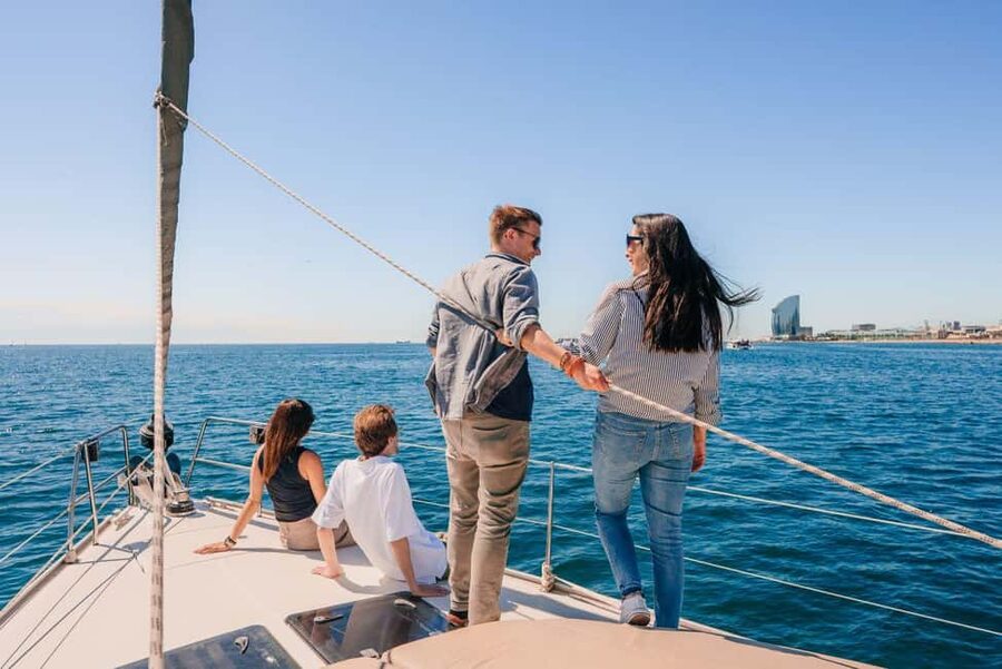 Barcelona: Gin & Tonic Workshop and Sunset Sailing cruise - Price and what makes this feel worth it