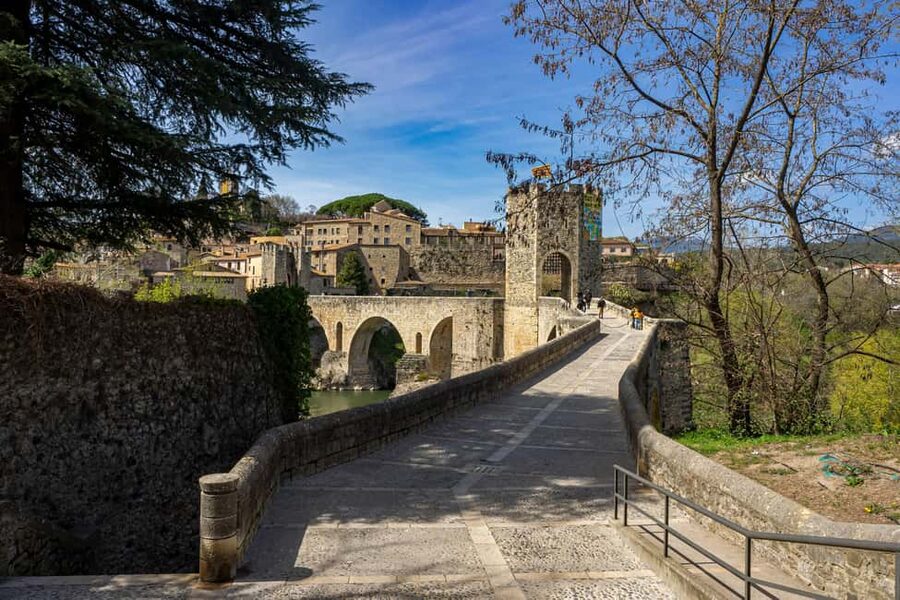 Barcelona: Girona & Medieval Catalonia with Costa Brava - Start at Estación de Francia: how the day gets moving