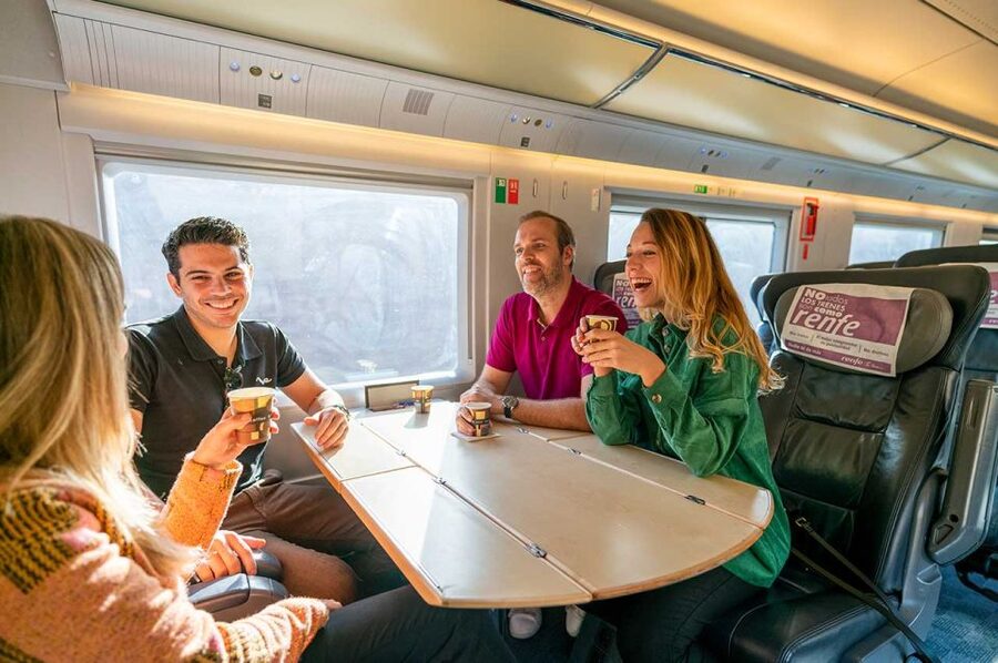 Barcelona: Girona Private Guided Tour by High-Speed Train - The meeting point and how the schedule works in real time