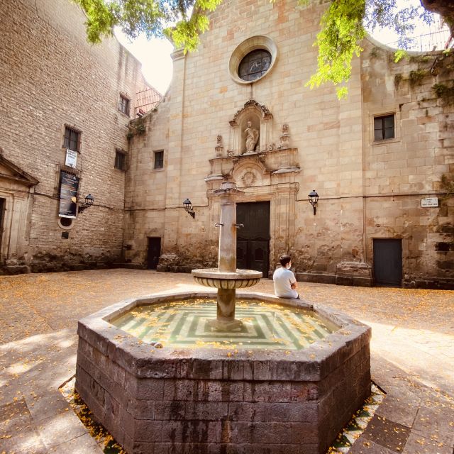Barcelona: Gothic Quarter and Flamenco Show (Small Group) - Gothic Quarter at dusk: why the light changes everything