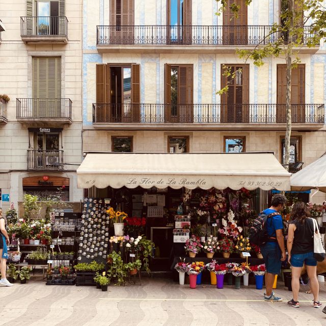 Barcelona: Gothic Quarter and Flamenco Show (Small Group) - The walking pace and small-group comfort (so you can actually enjoy it)