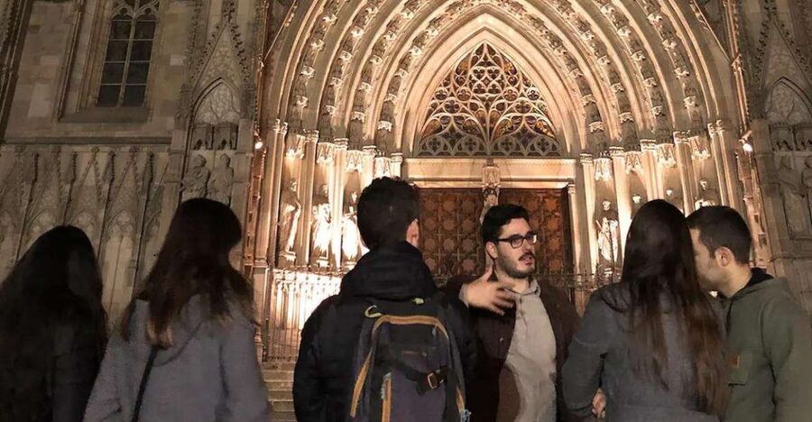 Barcelona: Gothic Quarter By Night Guided Walking Tour - Cathedral of Barcelona and Plaça del Rei: Gothic Power Without the Rush