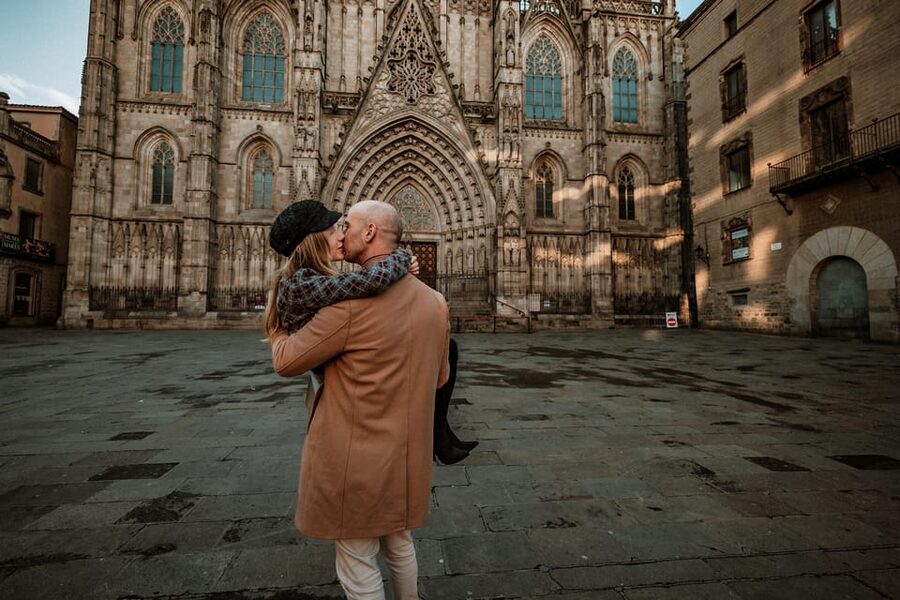 Barcelona: Gothic Quarter Cinematic Photoshoot and Guide - Where It Starts: Barcelona Cathedral and Your 30-Minute Rhythm